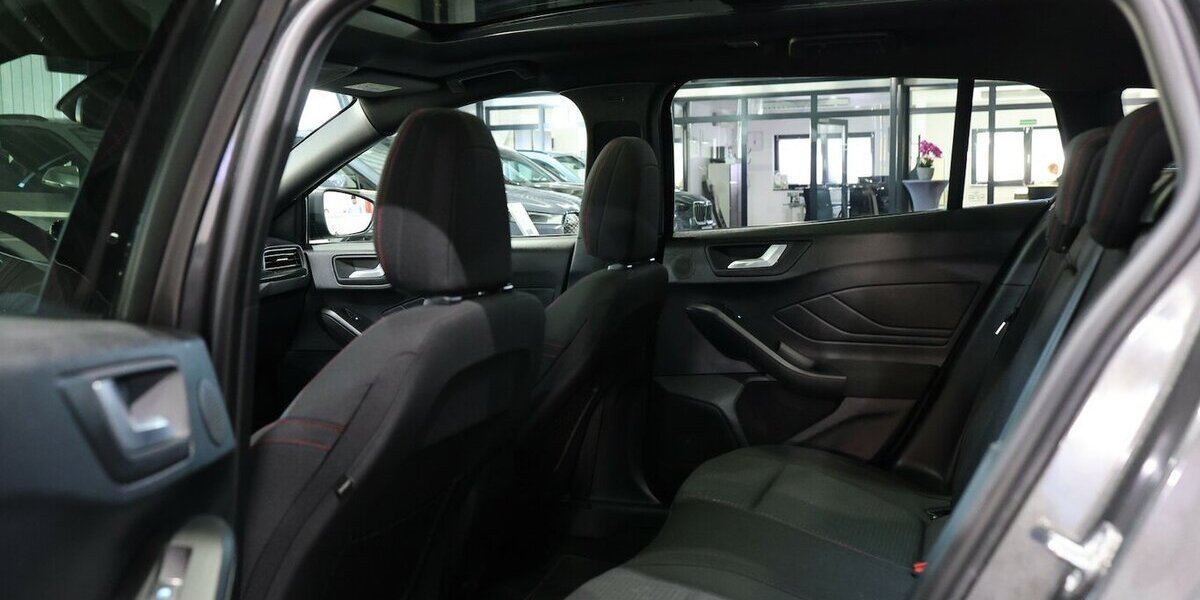 Ford Focus Tunier 1.5 EB ST-LINE-X SPORT / PANORAMA 108.000 km 18.444 &euro; Hamm 59077