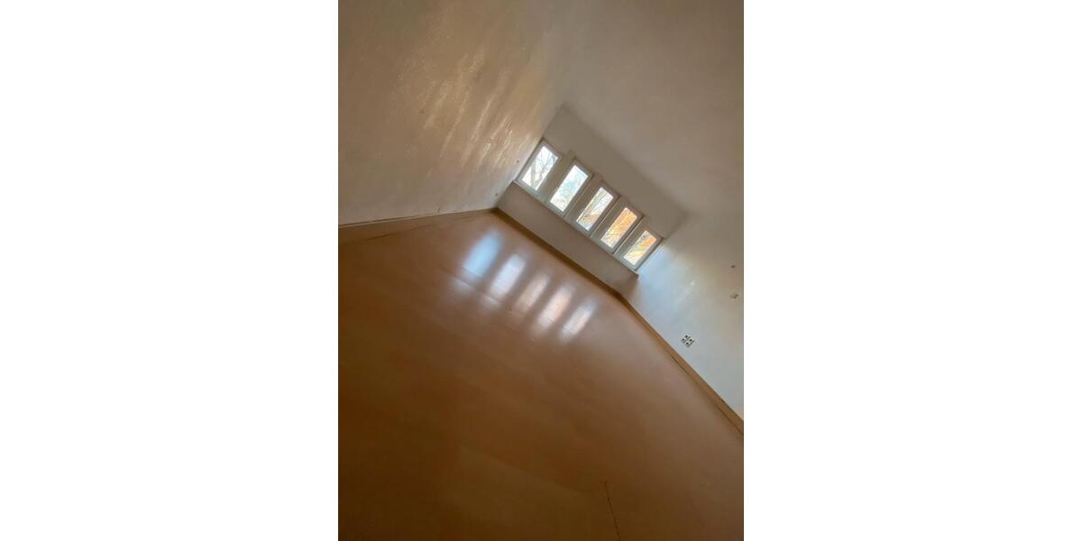 Dachgeschoßwohnung Völklingen - 4 Zimmer, 90 m&sup2;, 690&euro; | Angebot:26349882