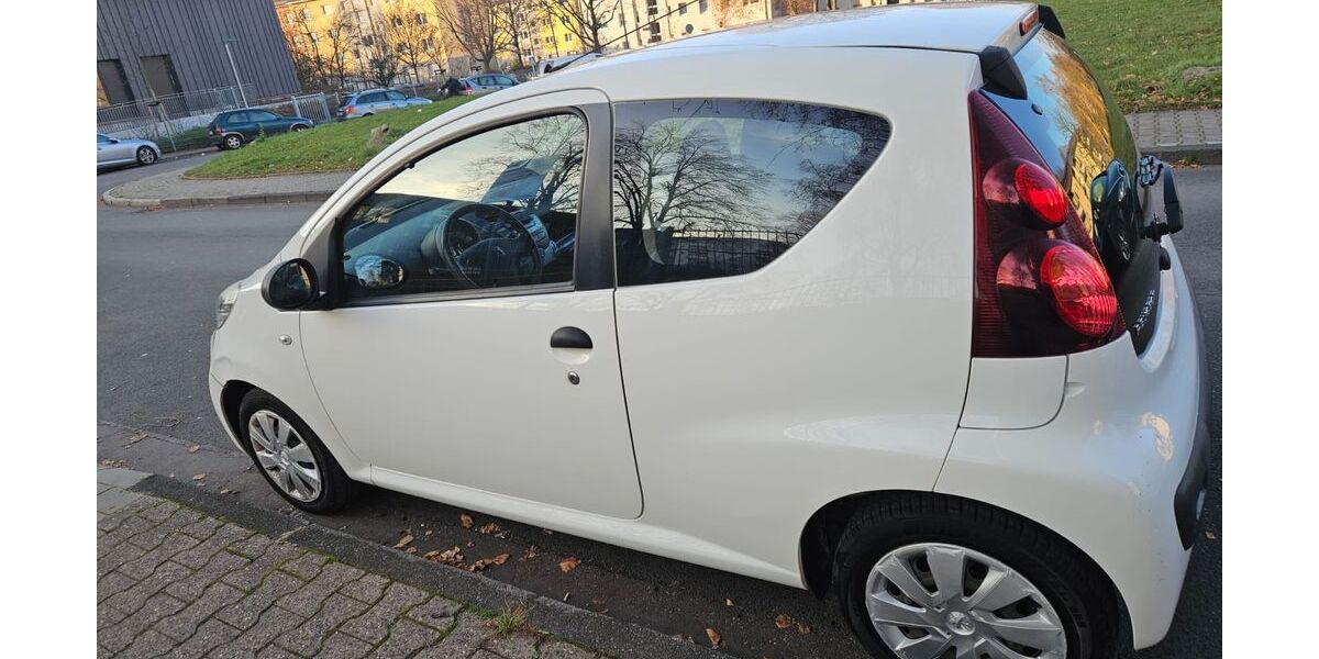 Peugeot 107 62.000 km 2.350 &euro; Frankfurt am Main 60431