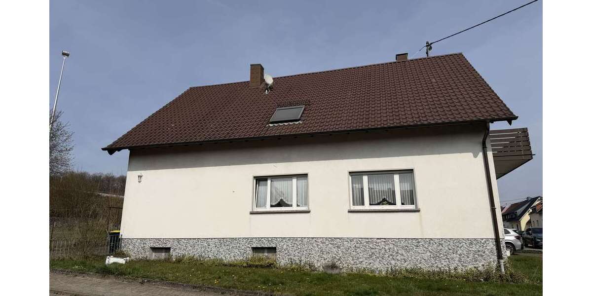 Einfamilienhaus Lebach - 7 Zimmer, 265 m&sup2;, 210.000&euro; | Angebot:26092640