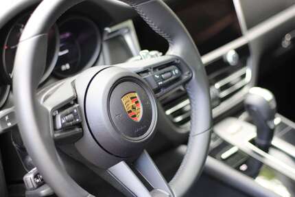 Porsche Macan 17.000 km 69.000 € Frankfurt am Main 60322