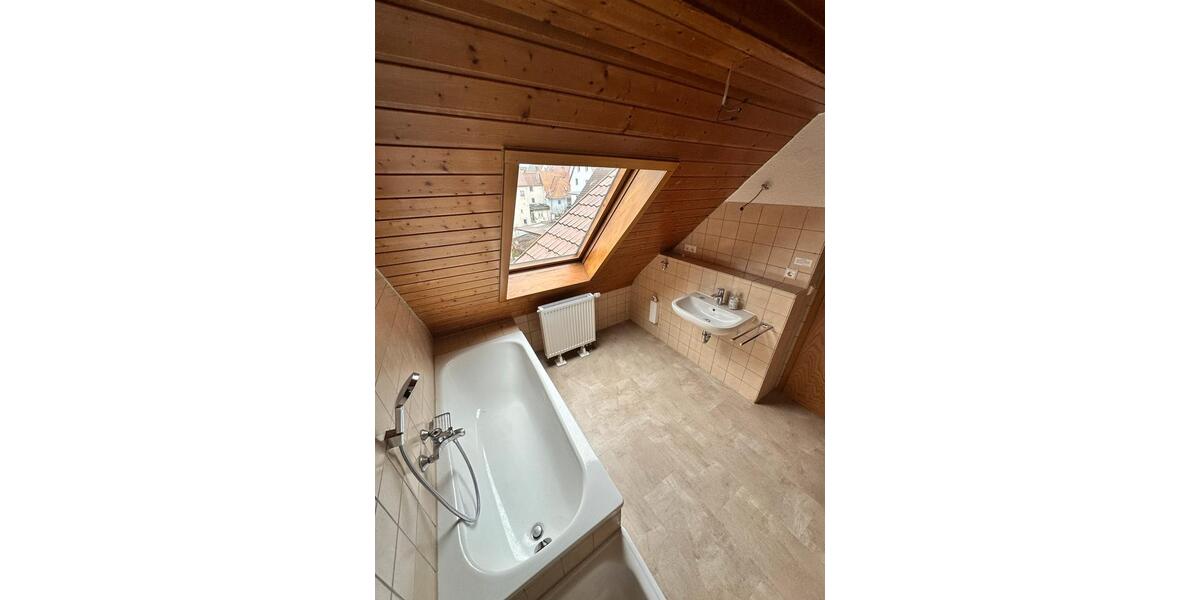 Dachgeschoßwohnung Tuttlingen - 2 Zimmer, 68 m&sup2;, 760&euro; | Angebot:26415274