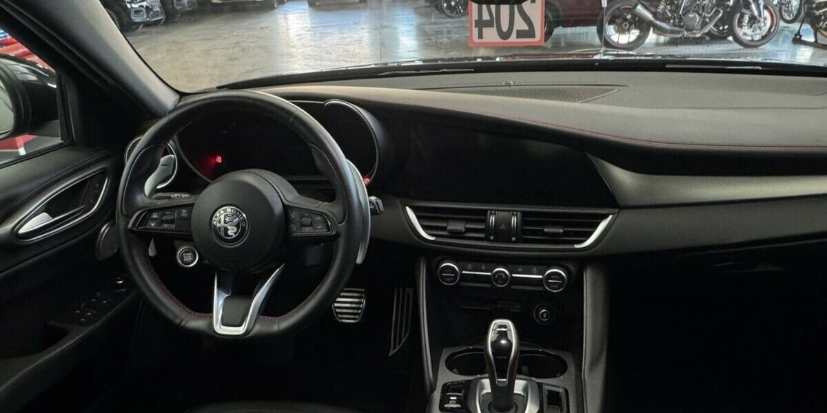 Alfa Romeo Giulia 2.0 Competizione Q4 Turbo CarPlay Kamera 9.970 km 41.220 &euro; Lich 35423