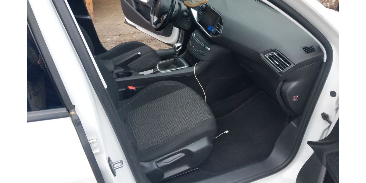 Peugeot 308 109.600 km 7.799 &euro; Saarbrücken 66113