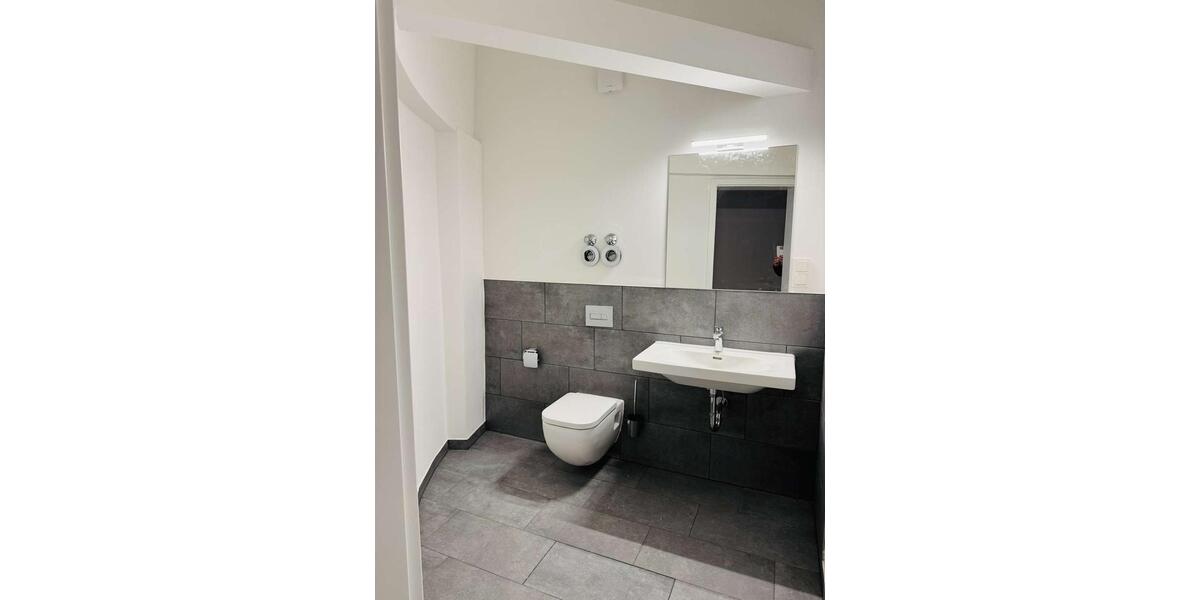 Dachgeschoßwohnung Zwickau - 3 Zimmer, 127 m&sup2;, 1.019&euro; | Angebot:25988403