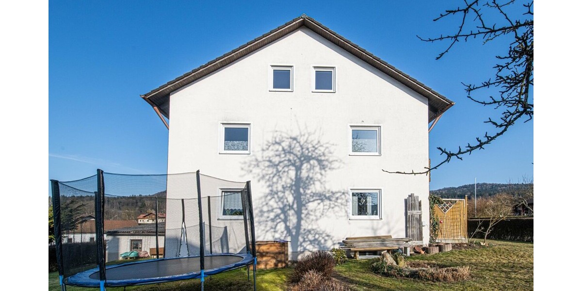Interessantes Mehrfamilienhaus als Kapitalanlage oder Mehrgenerationenwohnen - Mehrfamilienhaus, Wohnhaus Waldmünchen | Angebot:25991949