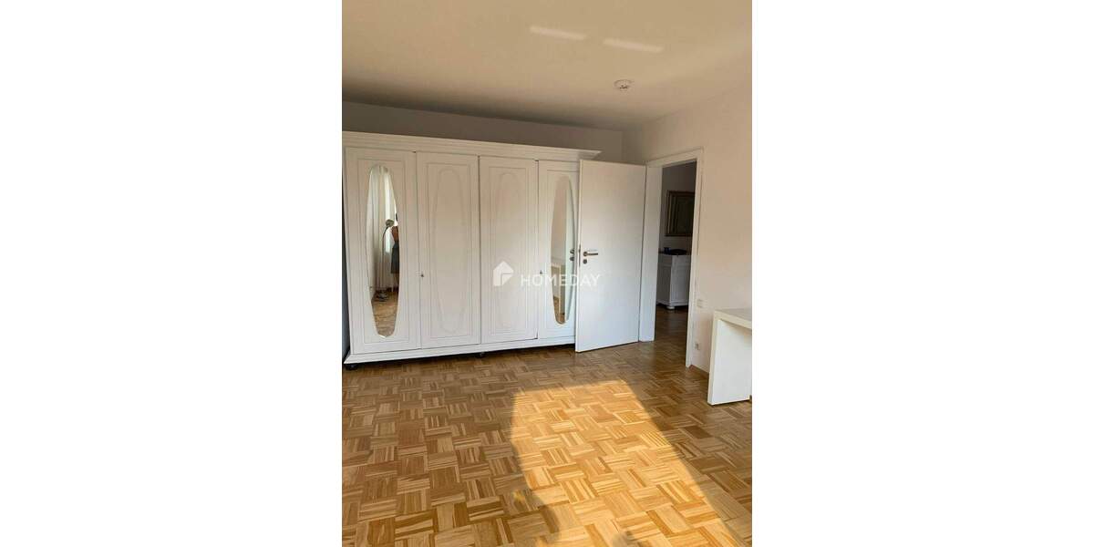 Erbbauzins: Helle 3-Zimmer-Wohnung mit Loggia - ca. 76 Quadratmeter in der ersten Etage 3 zimmer