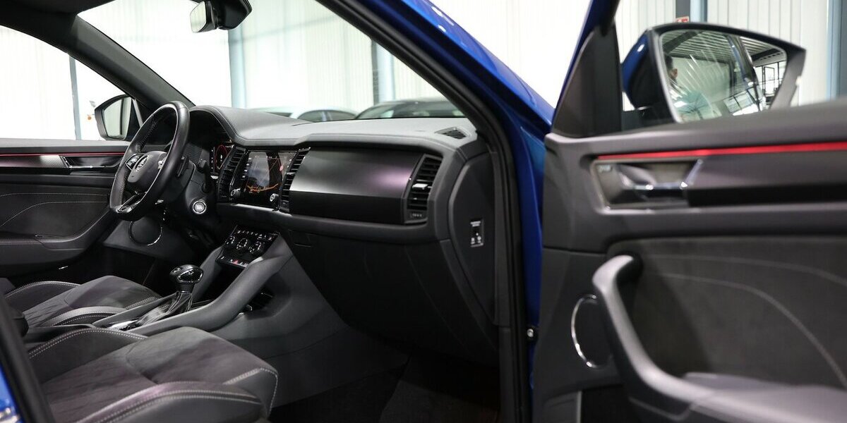 Skoda Kodiaq 2.0 TDI DSG 4x4 SPORTLINE RACE-BLUE+BLACK 124.000 km 30.991 &euro; Hamm 59077