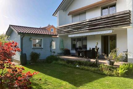 3-Zimmer Erdgeschoßwohnung, Zweifamilienhaus, Terasse u. Garten