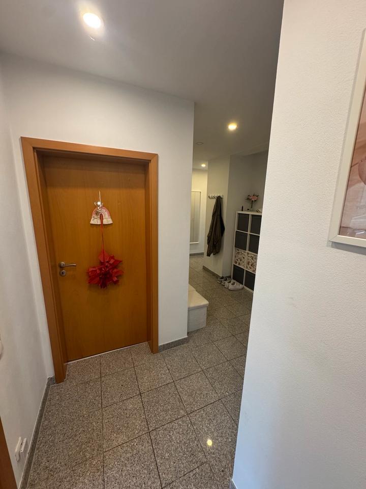 4-Zimmerwohnung Erdgeschoss mit Garage und Balkon !
