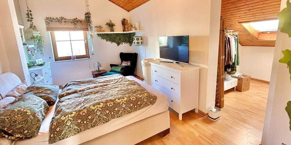 schönes, ruhiges und zentral gelegenes Einfamilienhaus mit zwei Garagen zu verkaufen 1 zimmer