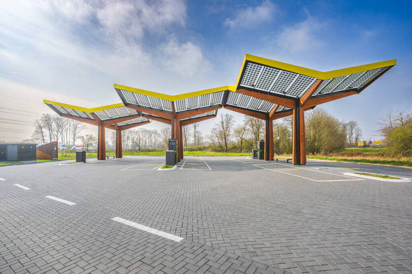 Nachhaltiges Investment in Düren! Langfristig vermietetes Grundstück mit moderner Schnellladestation