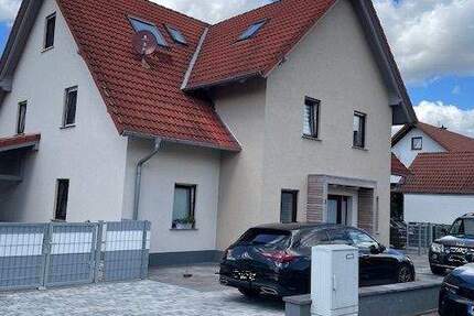 zwei hochwertig ausgestattete Doppelhaushälften mit Garten, Carport und Stellplatz - vermietet 9 zimmer