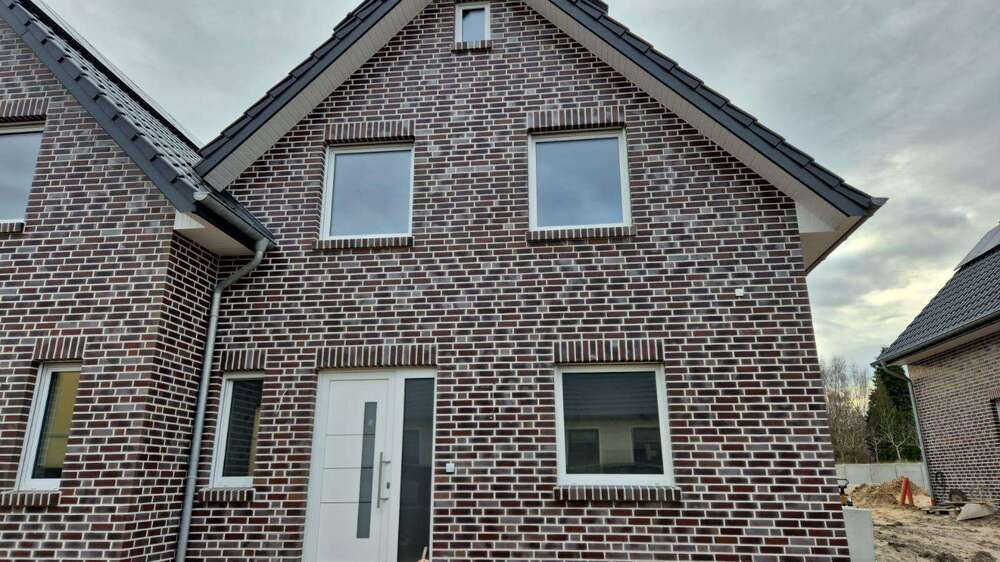 Haus zum Mieten in Löhne 1.350 € 123.8 m² 4 zimmer