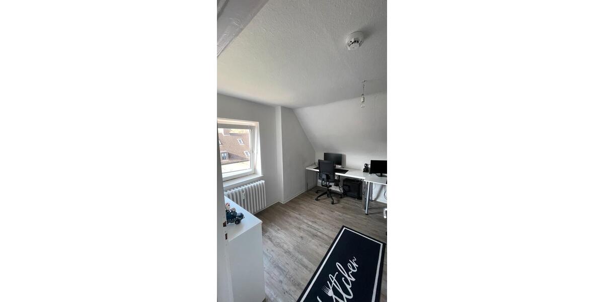 Dachgeschoßwohnung Kiel Friedrichsort - 3.5 Zimmer, 72 m&sup2;, 923&euro; | Angebot:25418368