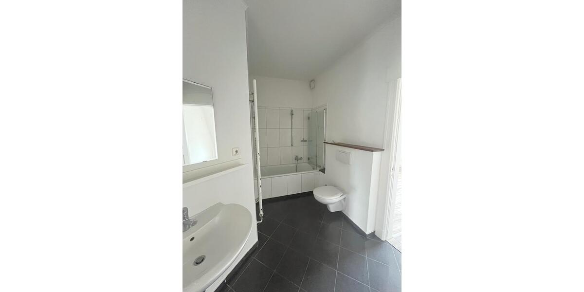 Etagenwohnung Flensburg - 3 Zimmer, 85 m&sup2;, 809&euro; | Angebot:26094605