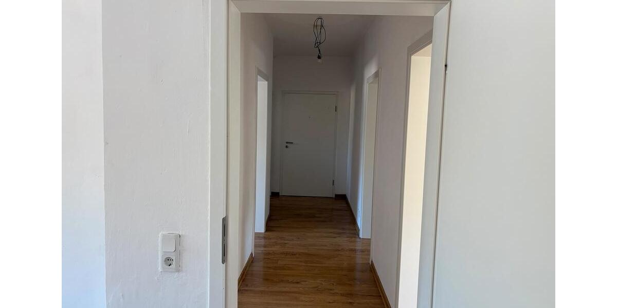 Erdgeschoßwohnung Bebra - 3 Zimmer, 83 m&sup2;, 650&euro; | Angebot:26407532