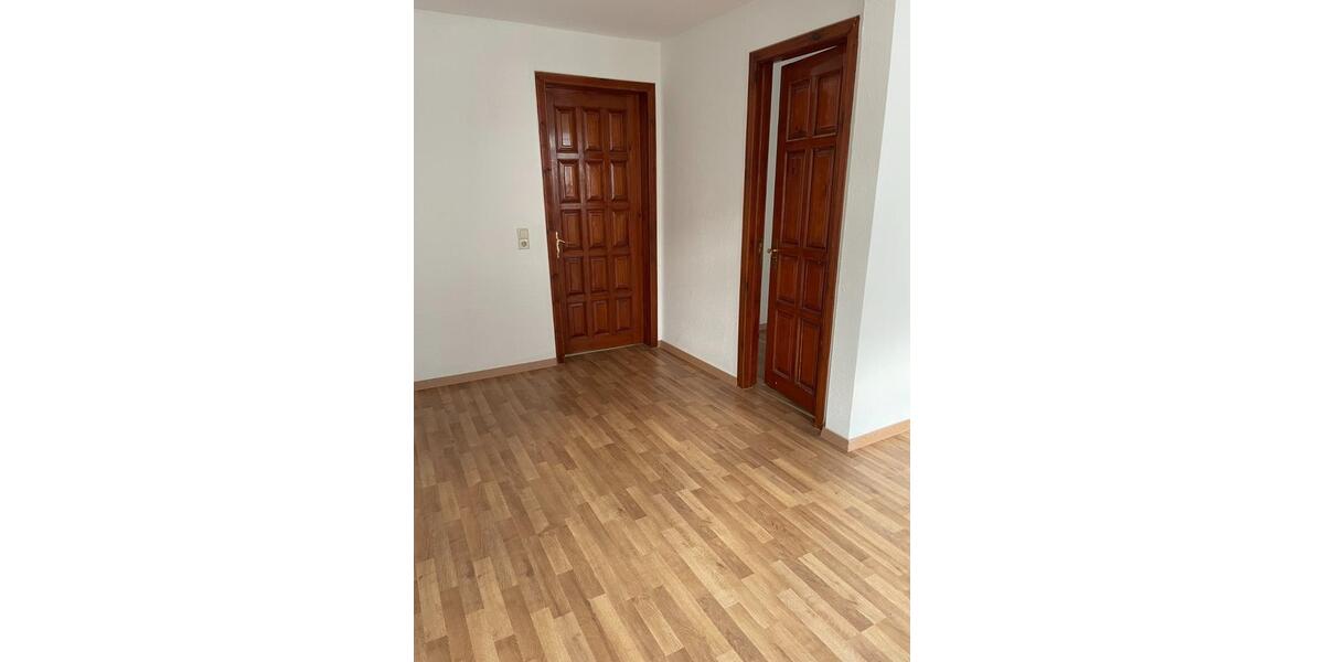 Etagenwohnung Kahla - 3 Zimmer, 66 m&sup2;, 490&euro; | Angebot:25407540