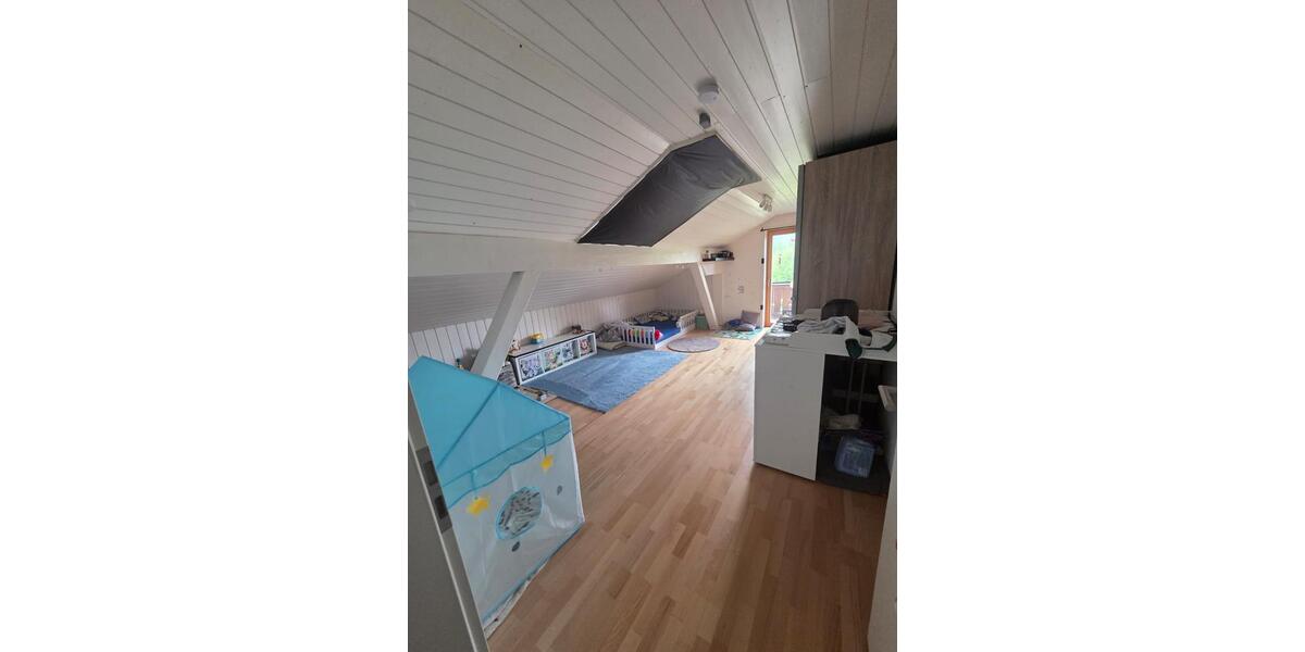 Dachgeschoßwohnung Lenggries - 3 Zimmer, 110 m&sup2;, 1.300&euro; | Angebot:26525693