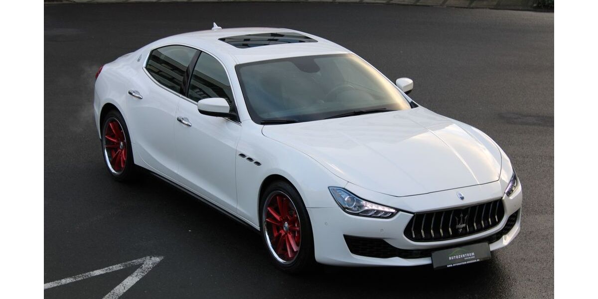 Maserati Ghibli 118.564 km 28.990 &euro; Düsseldorf 40233