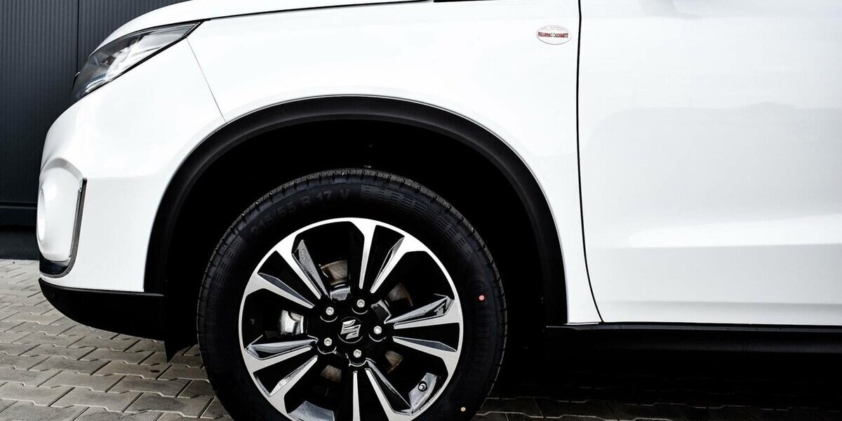 Suzuki Vitara Comfort+ 1.5l AGS ALLGRIP HEV 30.750 km 21.990 &euro; Höchberg-Würzburg 97204