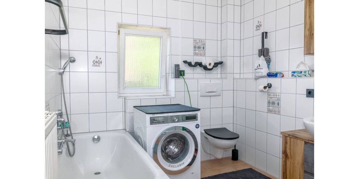 Provisionsfrei* Großzügiges Zweifamilienhaus - zwei Wohneinheiten, Terrasse, Balkon und eigene Stellplätze - Zweifamilienhaus Göppingen Faurndau | Angebot:26961593