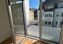 SONNE, SONNE, SONNE! Drei-seitig belichtete 2-Zi-Whg mit Tageslichtbad und gr. Balkon! Sie erhalten sogar noch den KfW-Zuschuss in Höhe von 26.250€!