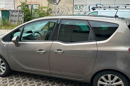 Opel Meriva 59.000 km 6.900 &euro; Berlin 10365