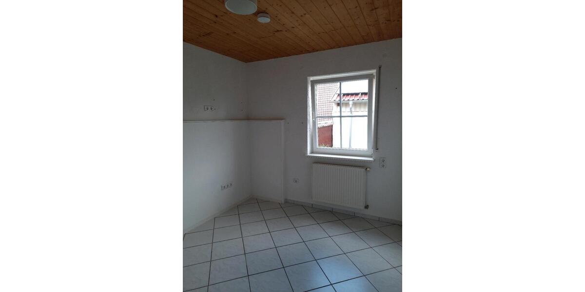 Dachgeschoßwohnung Bad Königshofen im Grabfeld - 6 Zimmer, 124 m&sup2;, 900&euro; | Angebot:26199518