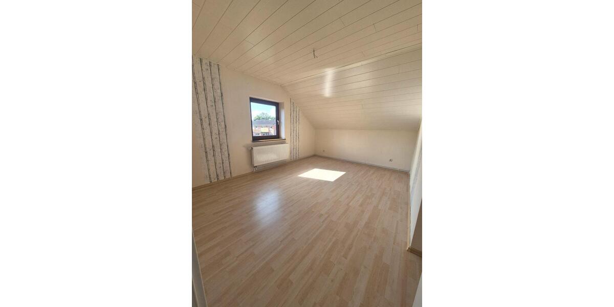 Dachgeschoßwohnung Hohenlockstedt - 3 Zimmer, 70 m&sup2;, 695&euro; | Angebot:25452969