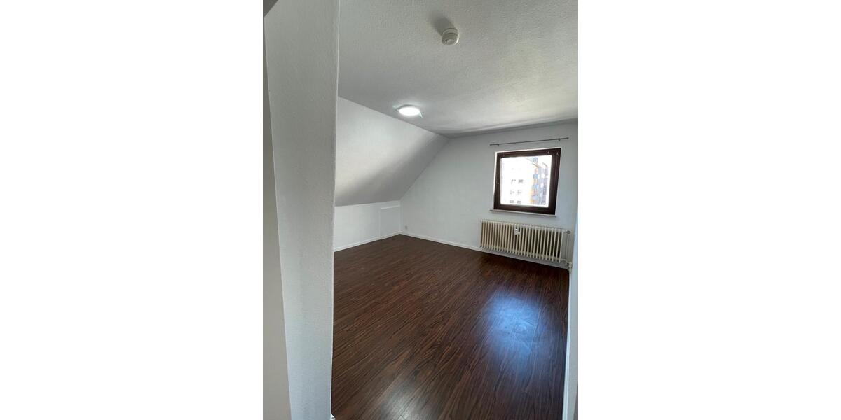 Dachgeschoßwohnung Bremerhaven Geestemünde - 3.5 Zimmer, 77 m&sup2;, 650&euro; | Angebot:26398586