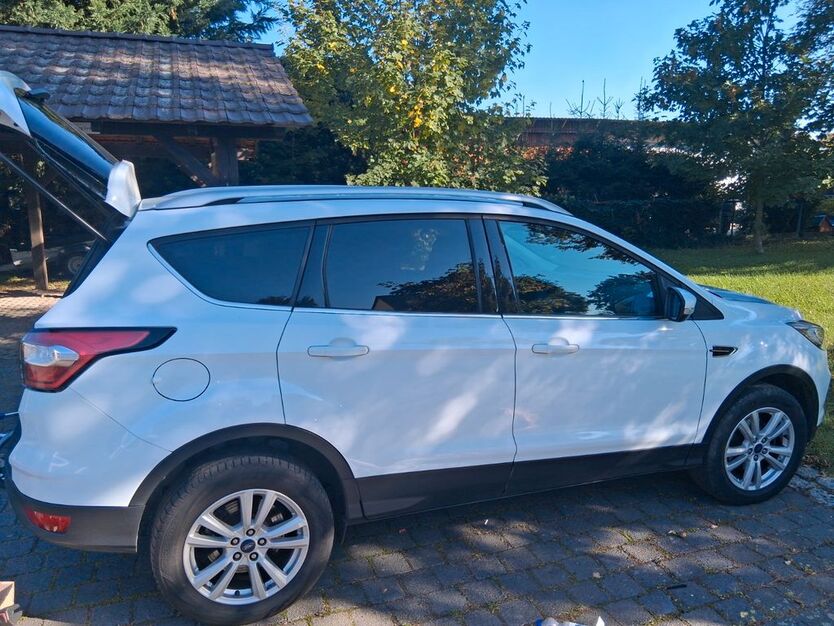 Ford Kuga 151.000 km 10.500 € Mücheln 06249