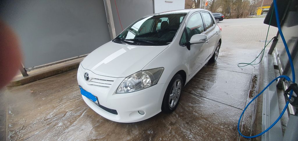 Toyota Auris 116.500 km 5.980 &euro; Hagelstadt 93095