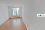 Helle 2-Zimmer-Wohnung mit Balkon und Badewanne