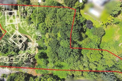 Sonniges Baugrundstück für zwei villenähnliche Wohnhäuser