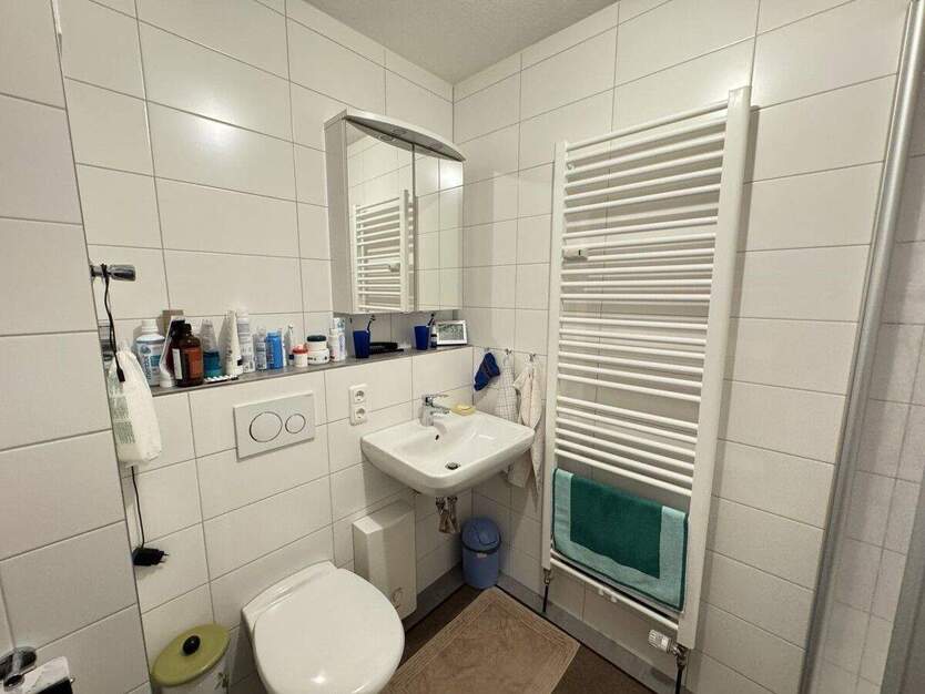 Charmante 2,5 Zimmer Wohnung mit zwei Terrassen und Tiefgaragenstellplatz 2 zimmer
