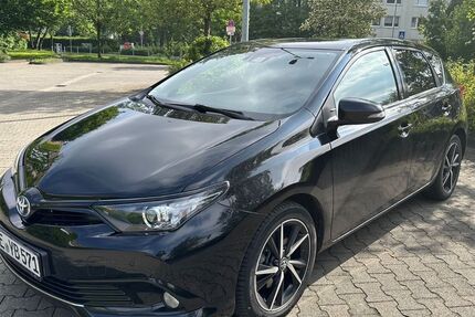 Toyota Auris 124.500 km 13.900 &euro; Monheim 40789