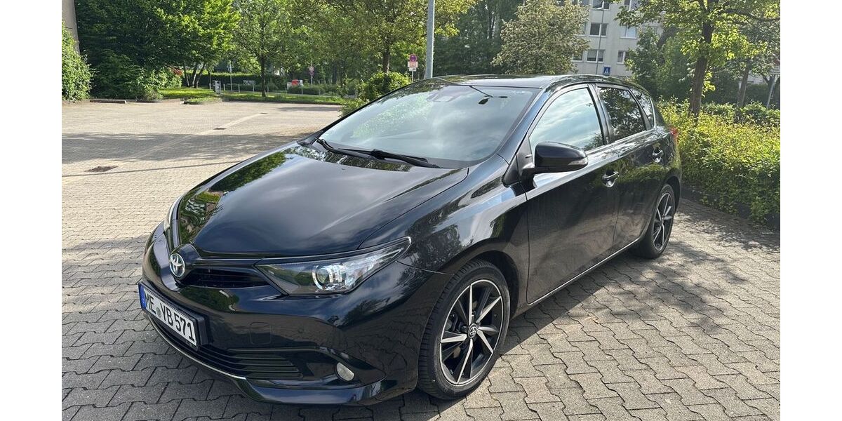 Toyota Auris 124.500 km 13.900 &euro; Monheim 40789
