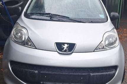 Peugeot 107 124.360 km 2.499 &euro; Itzehoe, Stadt 25524