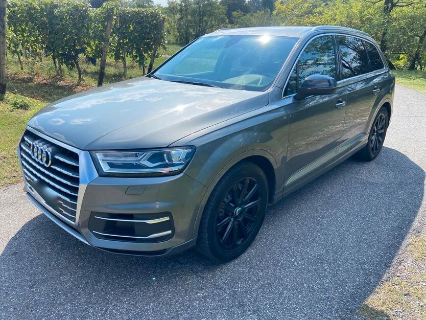 Audi Q7 270.000 km 20.700 € Rosenheim 83022