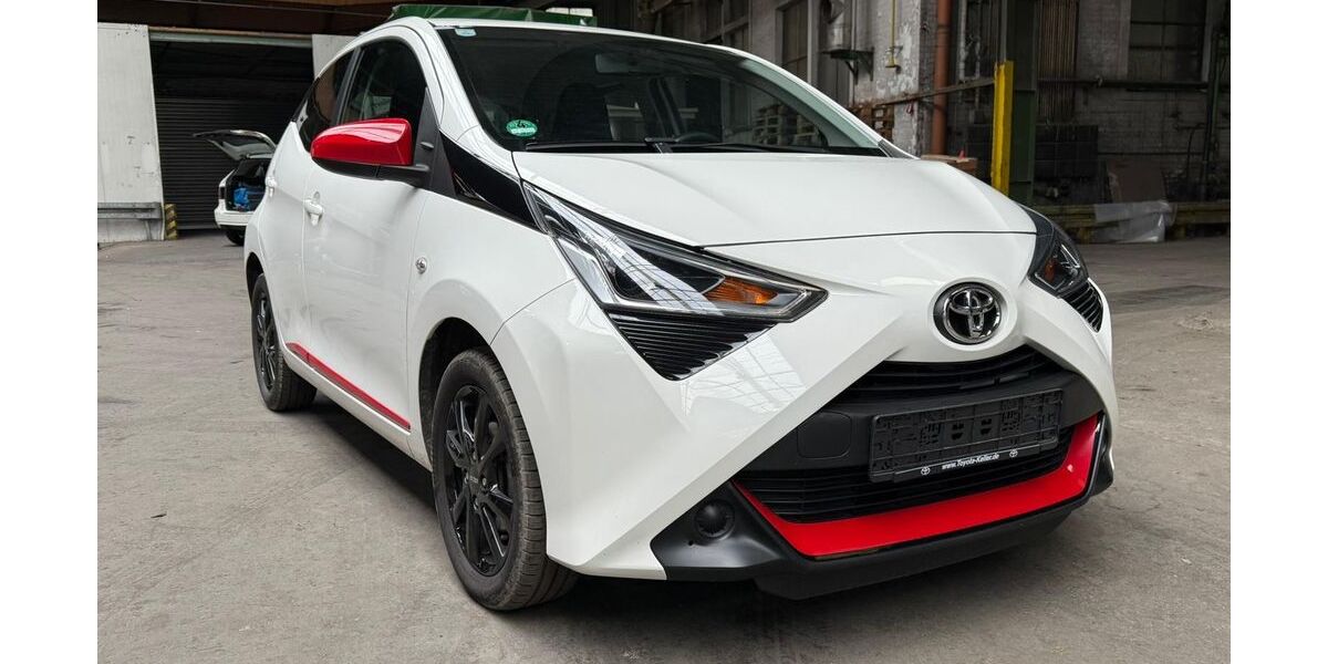 Toyota Aygo (X) 29.672 km 8.999 &euro; Altena 58762