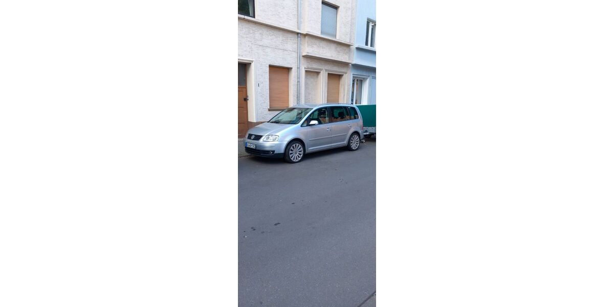 VW Touran 311.000 km 2.400 &euro; Worms 67549