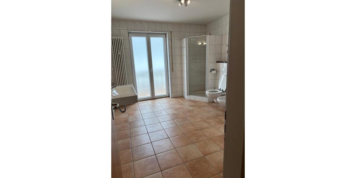 Etagenwohnung Ortenburg - 3 Zimmer, 127 m&sup2;, 1.300&euro; | Angebot:25399562