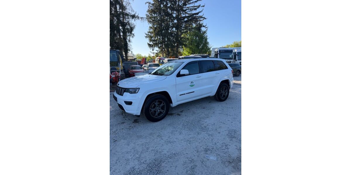 Jeep Cherokee 203.000 km 16.065 &euro; München 80997