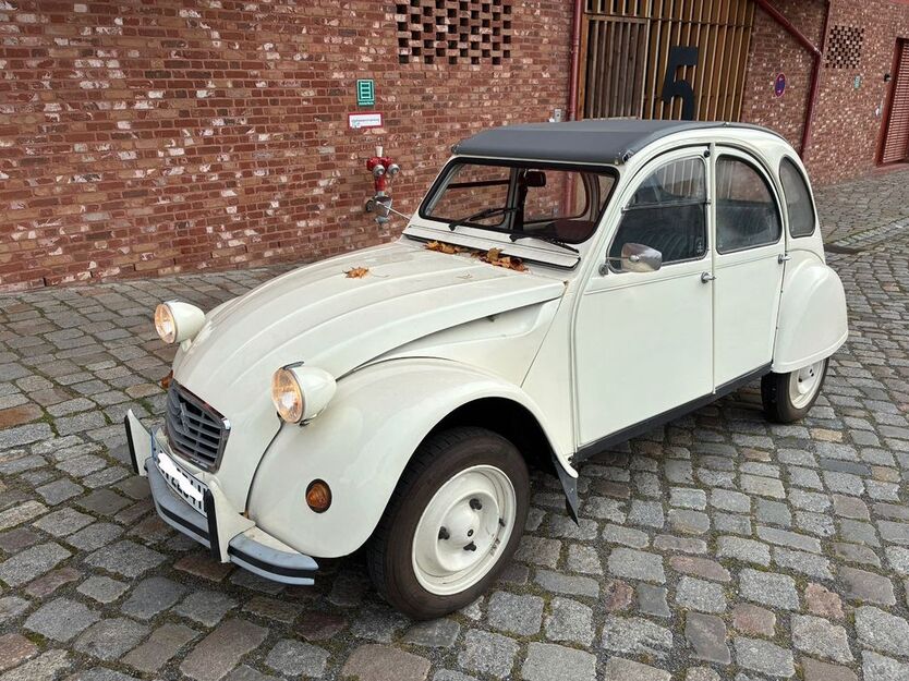Citroen 2 CV 104.000 km 10.500 € Berlin 10829