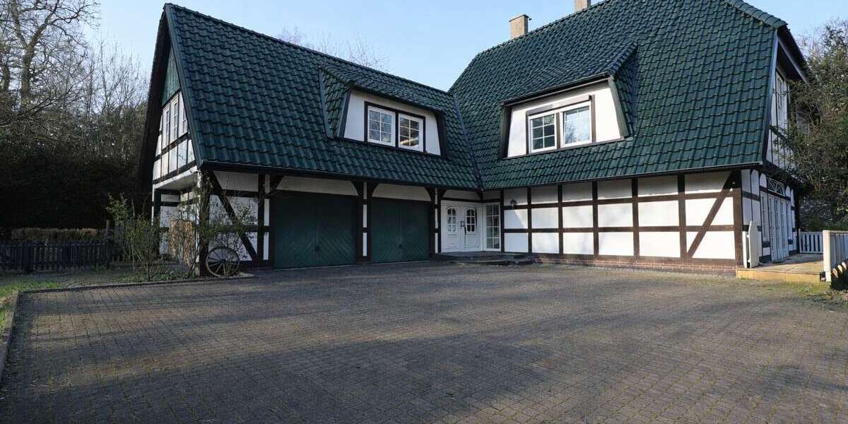 Exklusive Villa mit Wellnessbereich, Pool & großem Grundstück (inkl. Renovierung und neuem Dach) - Villa Hüllhorst | Angebot:27308745
