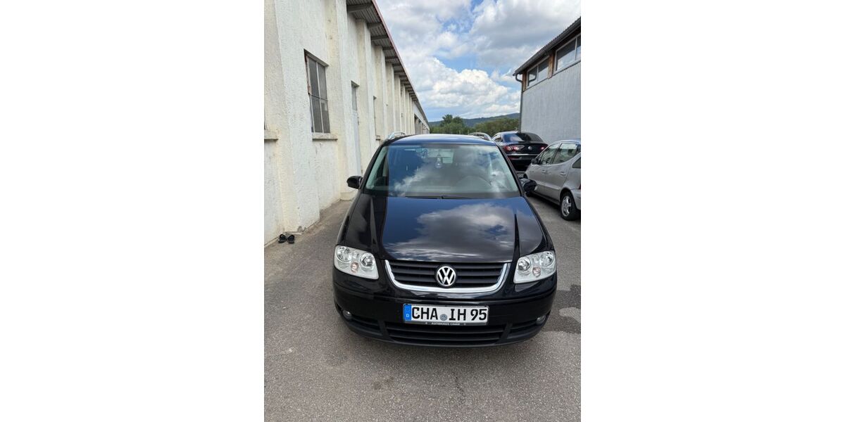 VW Touran 228.000 km 2.050 &euro; Cham 93413