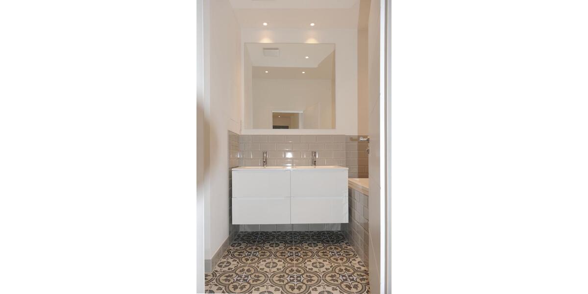 Erstbezug nach Komplettrenovierung! Super schöne, Familienwohnung mit Balkon in beliebter Wohnlage 5 zimmer