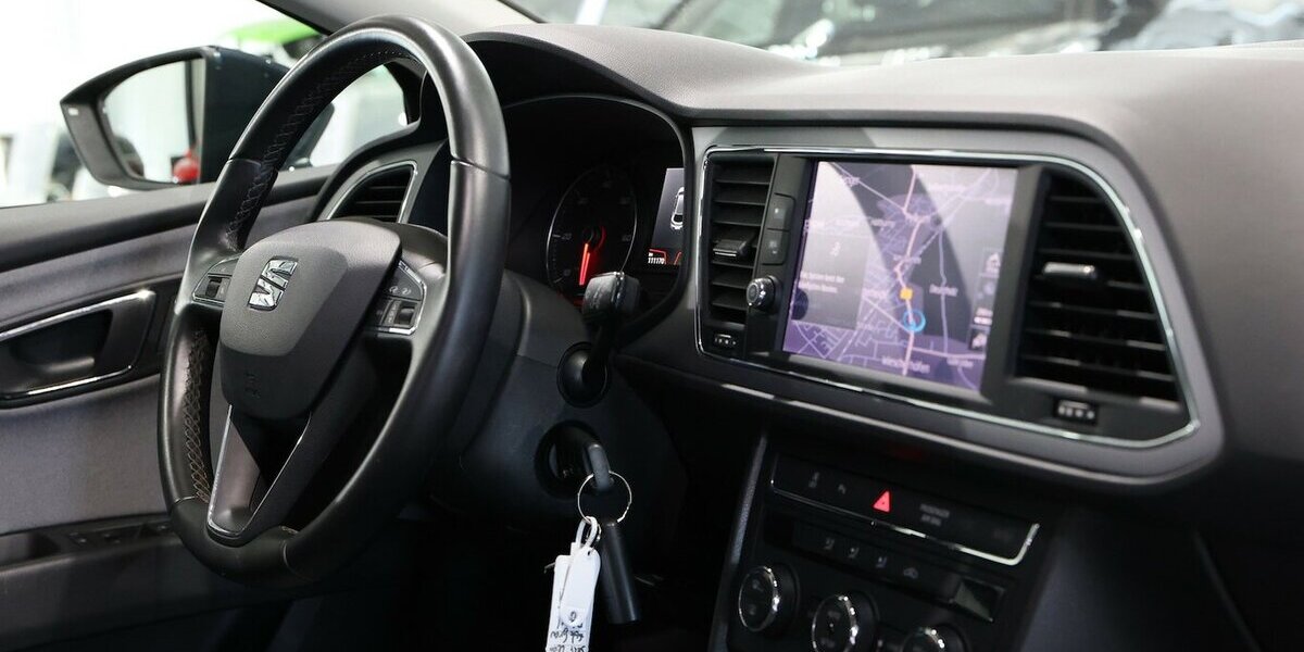 Seat Leon 1.6 TDI STYLE / NAVI-PLUS+APPLE+ANDROID 111.000 km 14.555 &euro; Hamm 59077