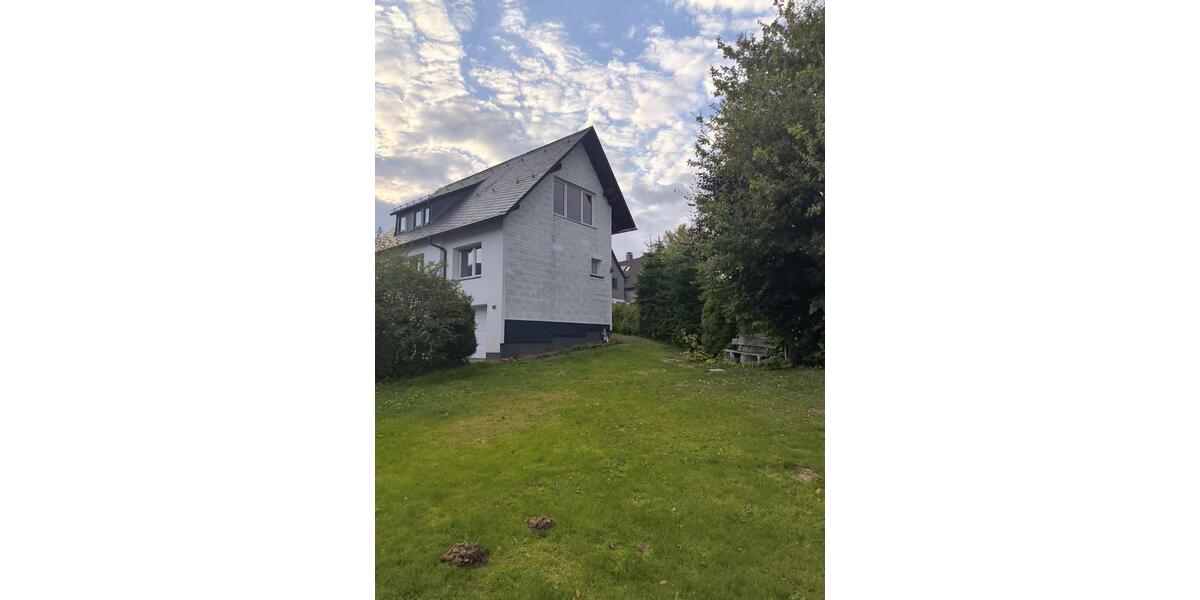 Haus mit 3 Garagen und Garten zimmer